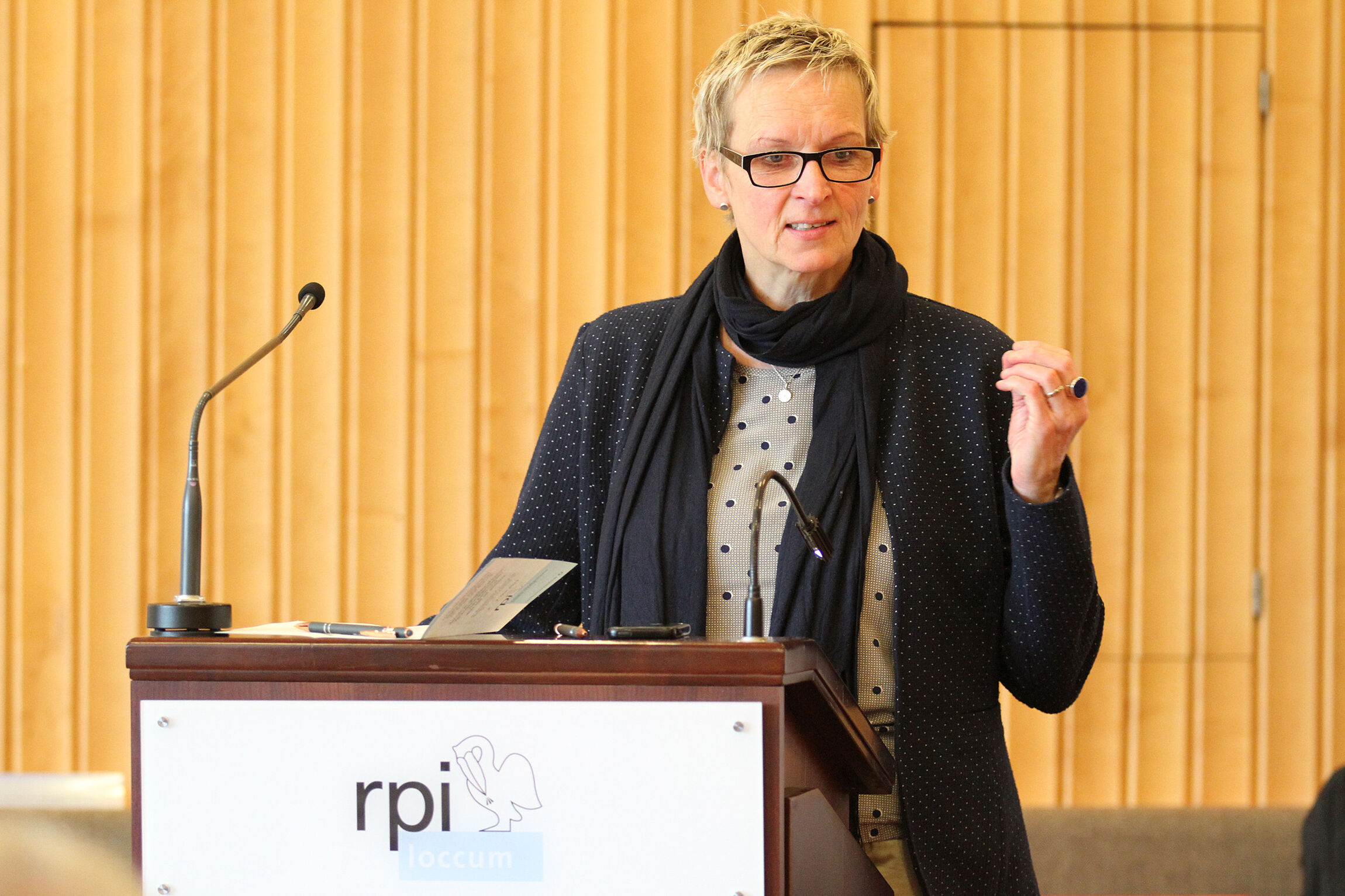 Silke Leonhard, Rektorin des RPI Loccum, hatte Vertreter*innen der Regionalen Landesämter ins Religionspädagogische Institut Loccum eingeladen. Foto: Lothar Veit