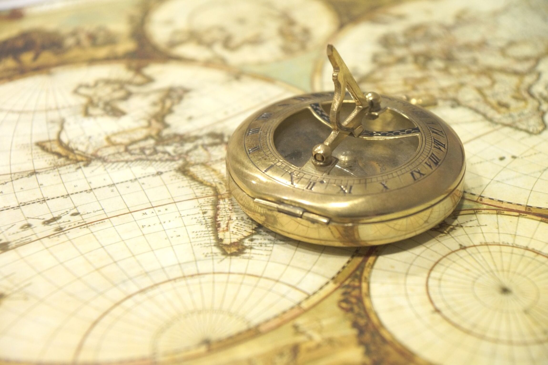 Karte und Kompass (Foto: schaeffler auf Pixabay)