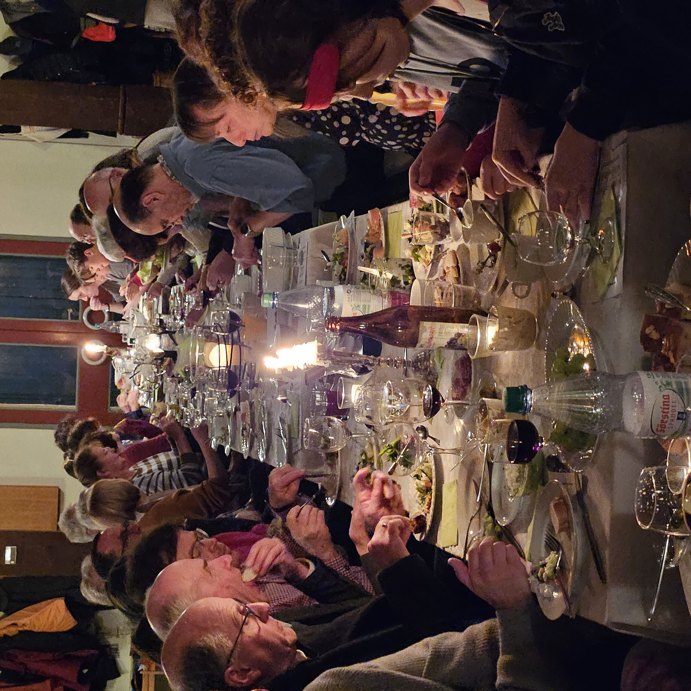 Tischabendmahl (Foto: L. Heinke)