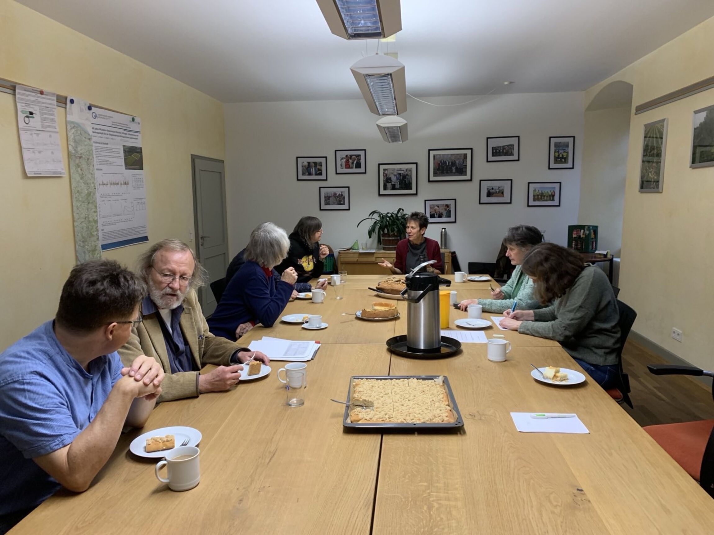 Kaffepause - die Gespräche gehen weiter (Foto: M. Stietenroth)