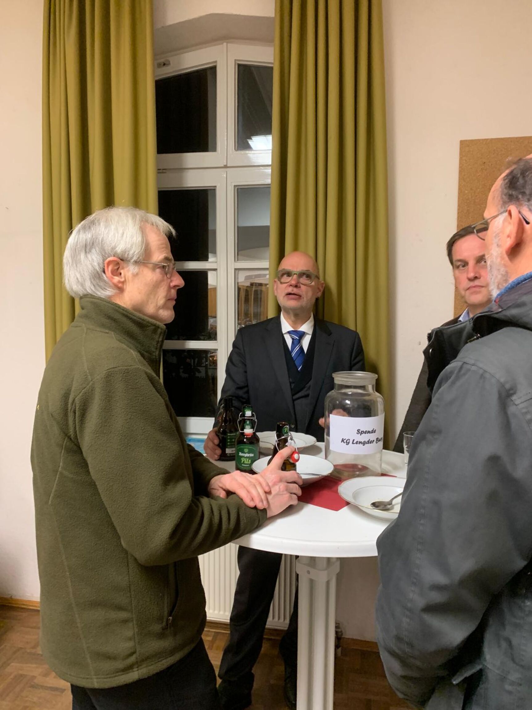 Im Gespräch: Sup. Dr Uhlhorn und der musikalische Leiter der Hubertusmesse Ludolf Reßmeyer (Foto: M. Stietenroth)