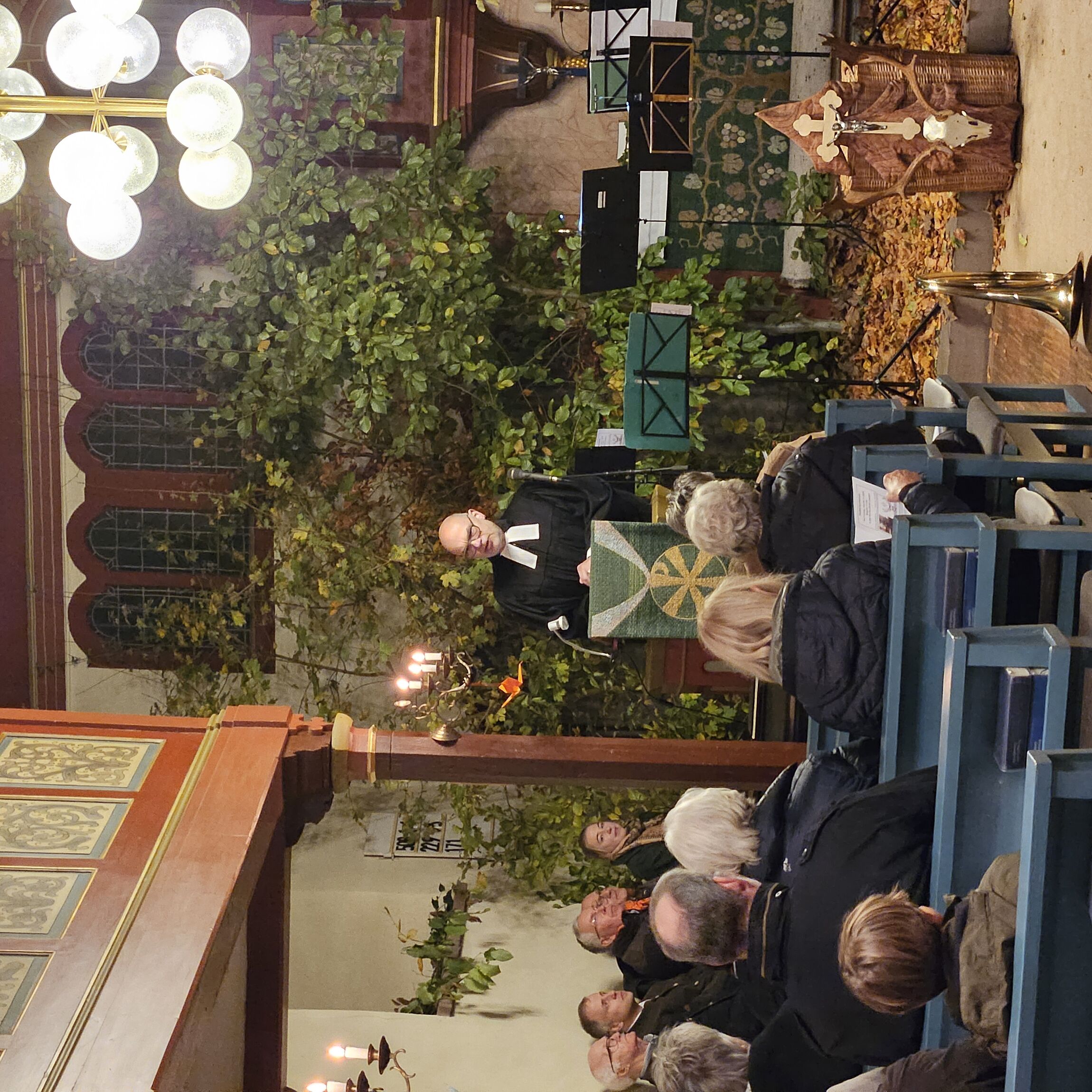 Superintendent Dr. Uhlhorn predigt (Foto: L. Heinke)