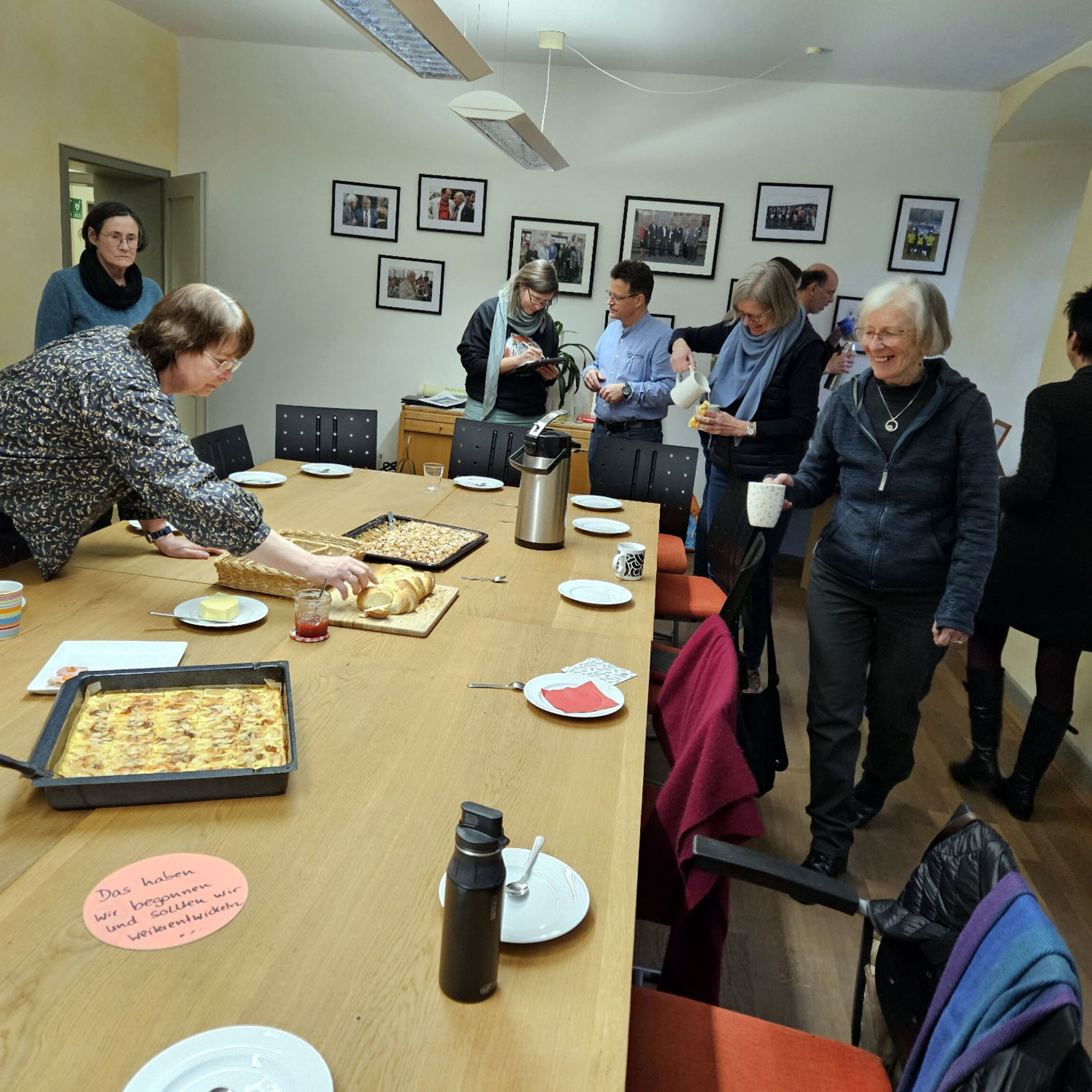 Vorbereitung zum abschließenden Kaffetrinken (Foto: L. Heinke)