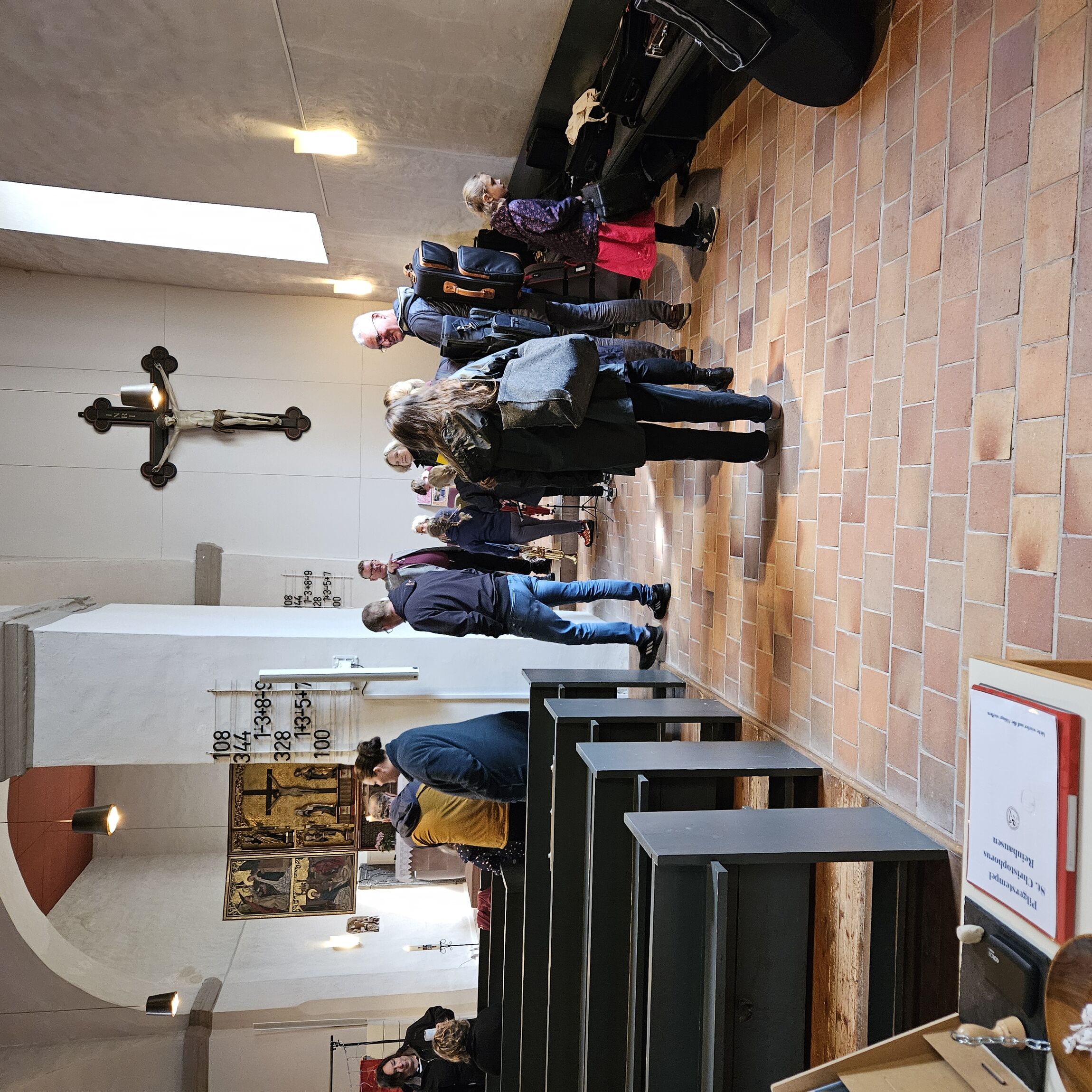 Die ersten Besucher und Musiker treffen ein (Foto: L. Heinke)