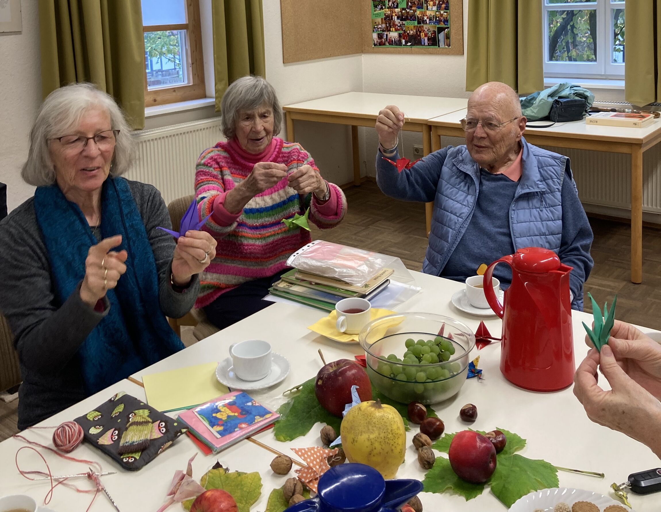 Kraniche beim Büchertisch (Foto: ?)