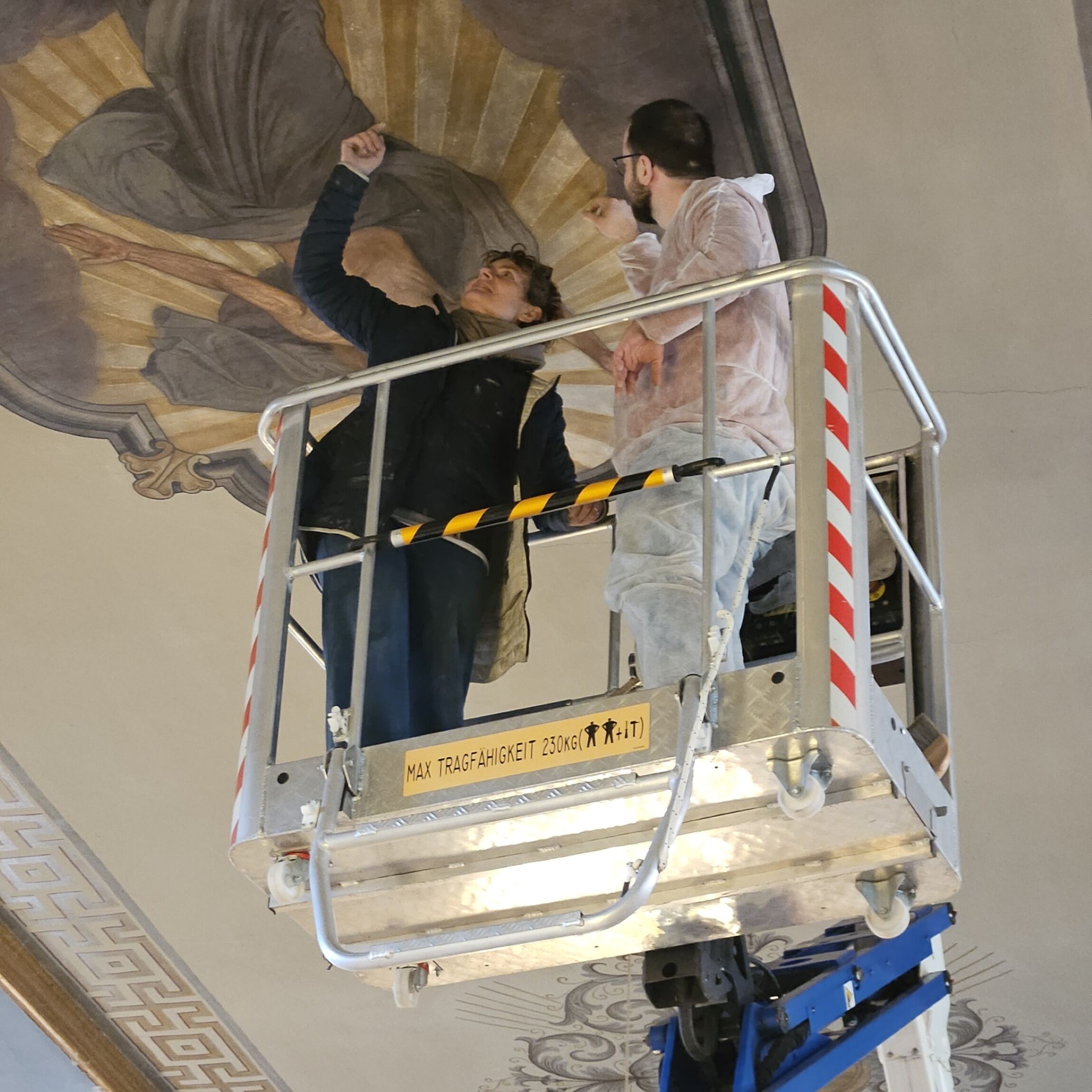 Die Restauratoren bei der Arbeit (Foto: L. Heinke)