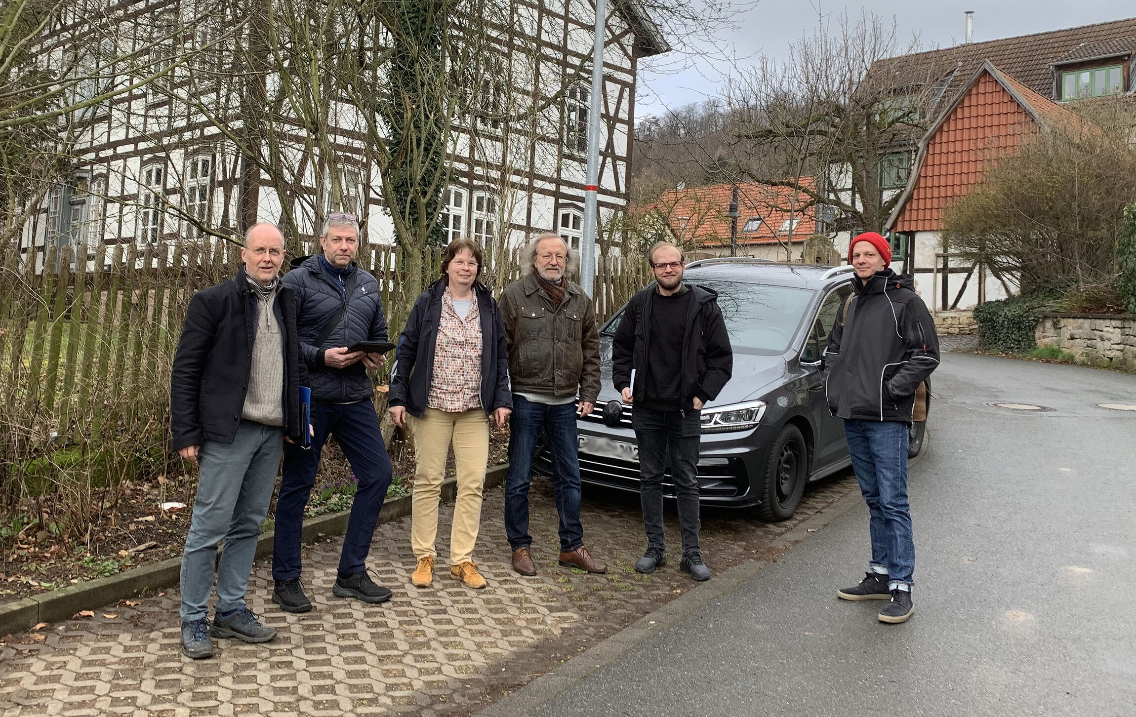 Besprechung vor Ort: Herr Ester, Herr Kuntze, Frau Stietenroth, ein Mitarbeiter aus dem Büro Kuntze, Herr Meenken