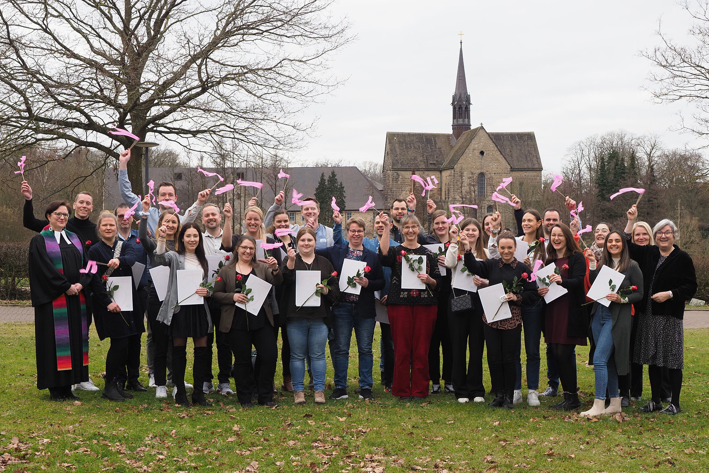 27 Religionslehrkräfte freuen sich über ihre Vokationsurkunden. Foto: RPI/Mathias Weber