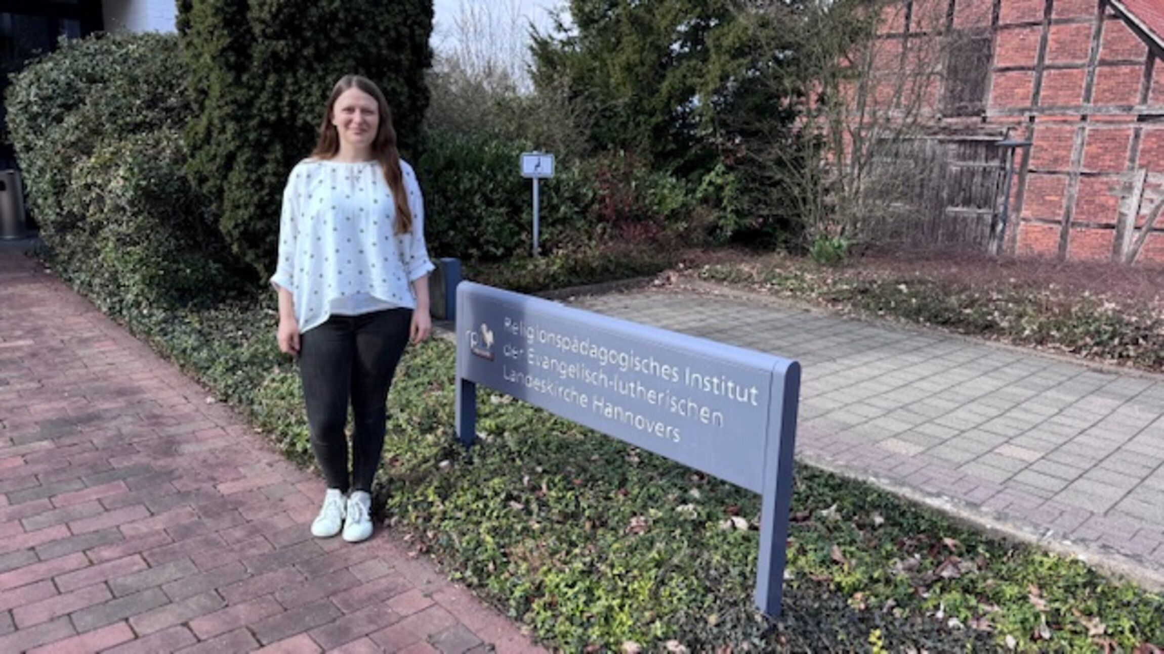 Vikarin Laura Schwier