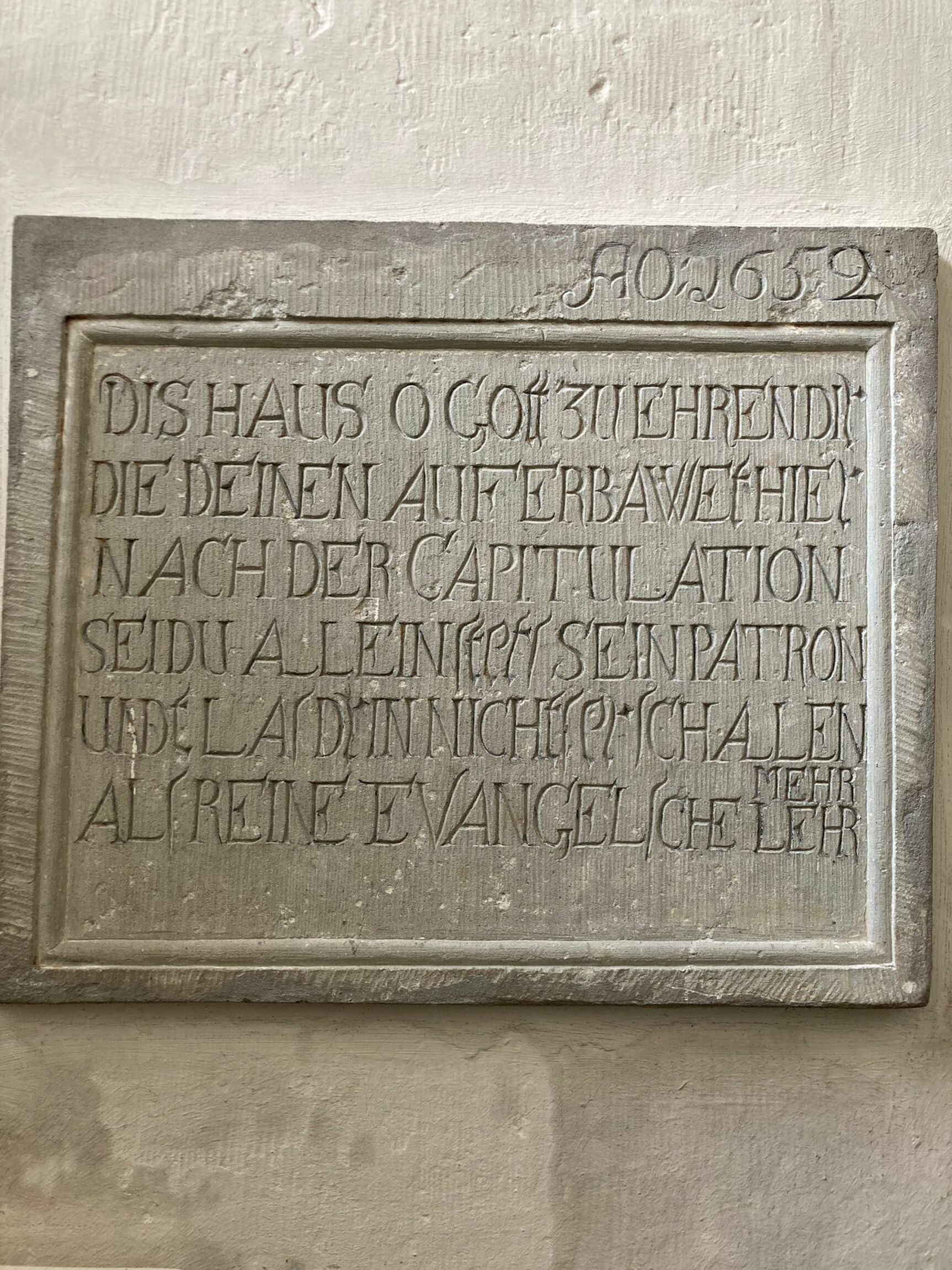 Schrifttafel in St. Petri
