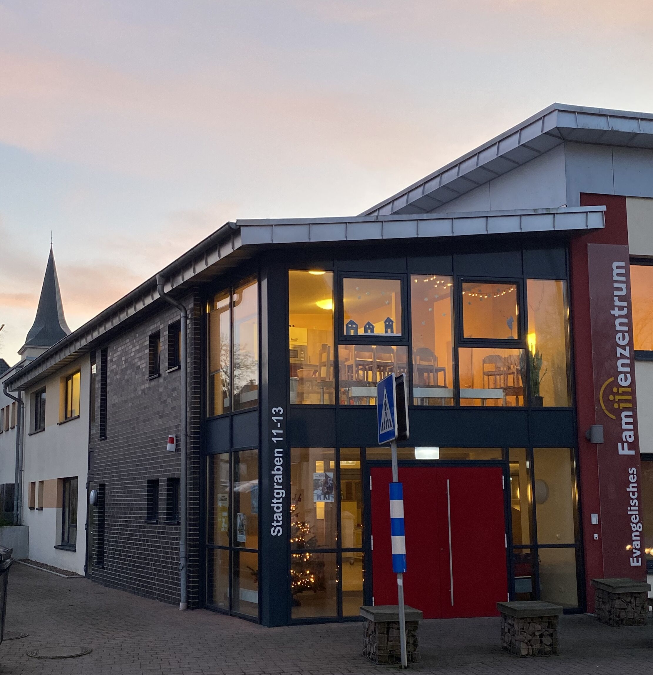 Familienzentrum und Kirche
