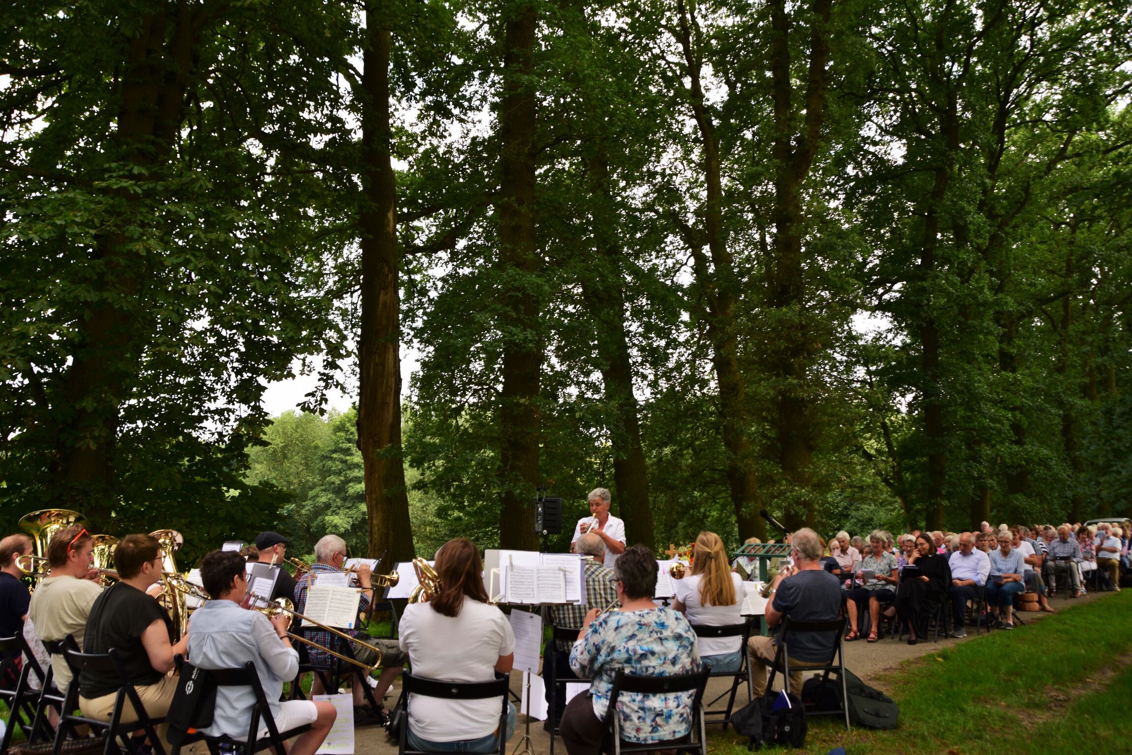 Posaunenchor und Gemeinde