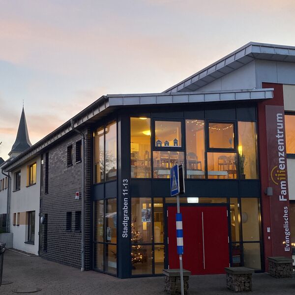 Familienzentrum und Kirche / für Kontaktbox Kirchenbüro