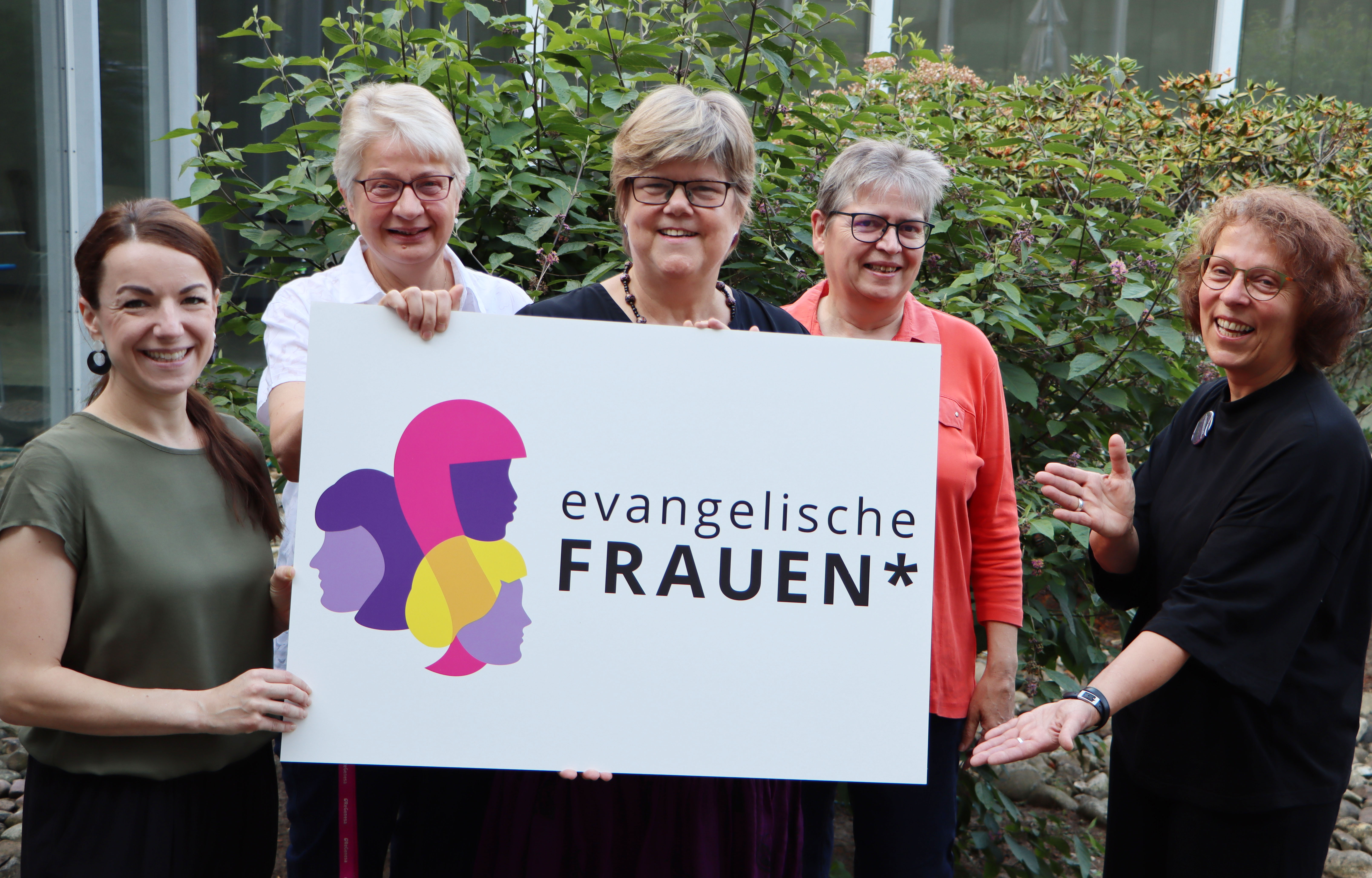 Haus kirchlicher Dienste – „Evangelische Frauen*“ ist der neue Name des  Frauenwerkes der hannoverschen Landeskirche