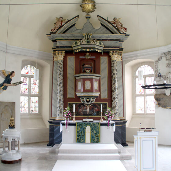 Altar im fünfseitigen Chor