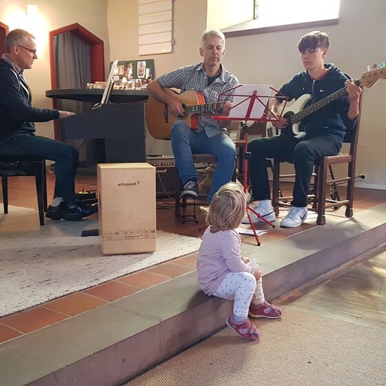 Musik fasziniert alle Altersstufen (Foto: L. Heinke)