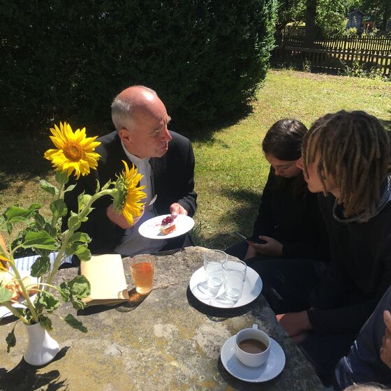 Im intensiven Gespräch (Foto: K. + H. Herrmann)