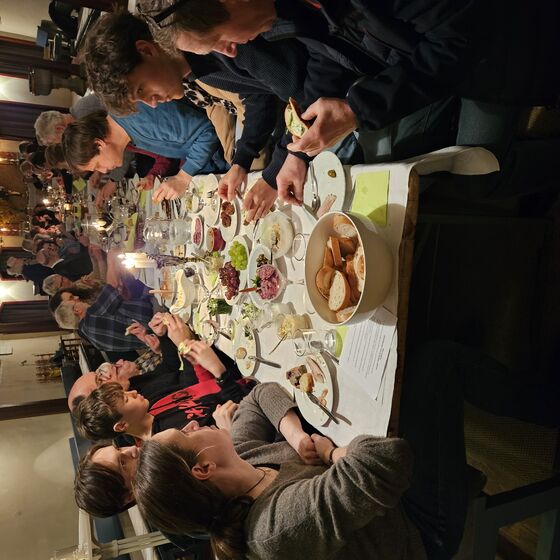 Speisen, Getränke, Gespräche I (Foto: L. Heinke)