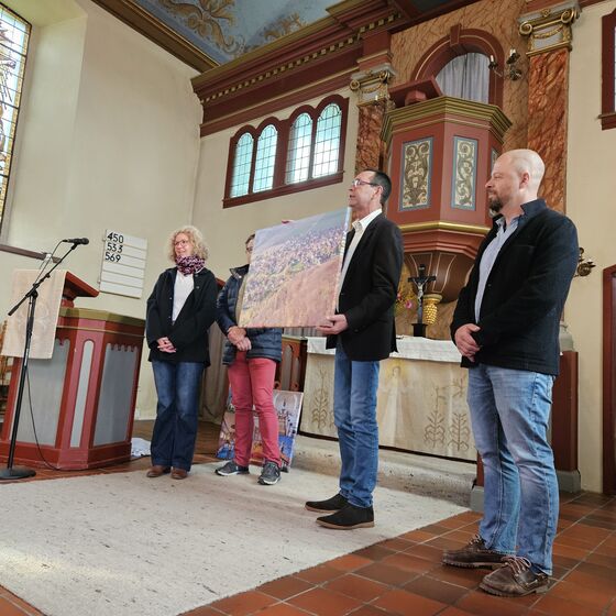 ... mit einem Luftbild von Onas Wohnort Groß Lengden (Foto: L. Heinke)