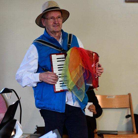 Christian Eichler gibt das "Pausenzeichen" (Foto: I. von der Heyde)