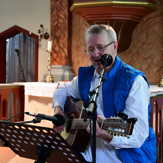 Christian Eichler singt seine "Ode an Ona" (Foto: I. von der Heyde)