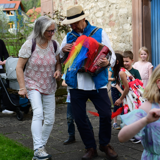 Mit fröhlichen Klängen aus der Kirche (Foto: I. von der Heyde)