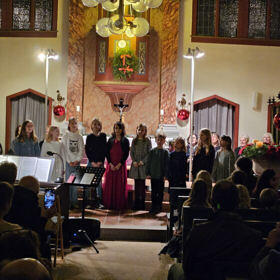 Lichterkinder (Foto: L. Heinke)