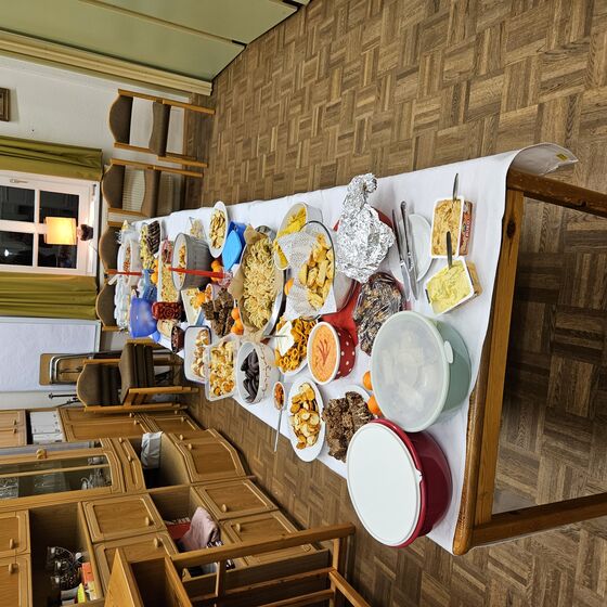 Buffet im Pfarrhaus (Foto: L. Heinke)
