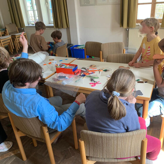 Basteln (Foto: M. Stietenroth)