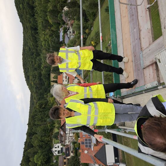 Vorsichtiger Blick nach unten (Foto: L. Heinke)