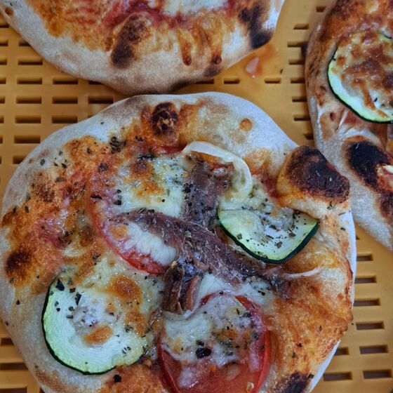 Pizza - frisch aus dem Ofen (Foto: C. Thiery)