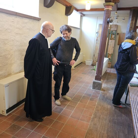 Im Gespräch: Dr. Uhlhorn und unser Pastor Dr. Janssen (Foto: L. Heinke)