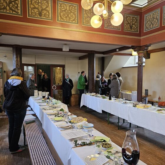 Die ersten Gäste treffen ein (Foto: L. Heinke)