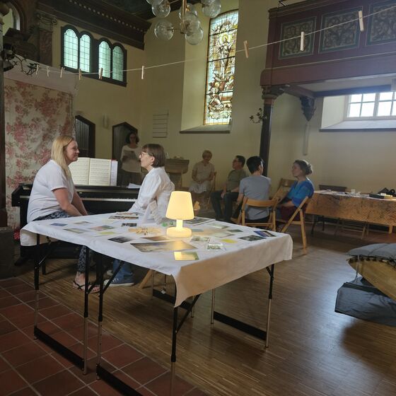 Wer ist alles hier? Wechselnde Gesprächspartner (Foto: L. Heinke)