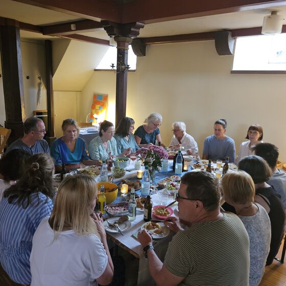 Gemeinsames Abendessen (Foto: L. Heinke)