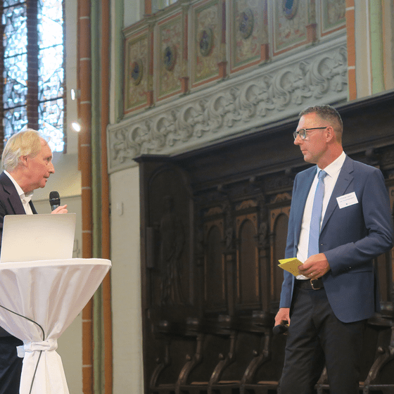 Gespräch im Altarraum