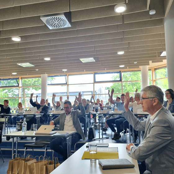 Abstimmung auf der Kirchenkreissynode Lüneburg, Foto Hueske