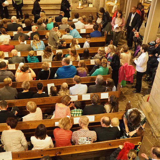 klk_taufe_volle kirche