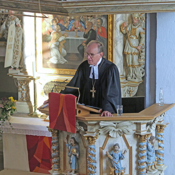 Landesbischof auf der Kanzel