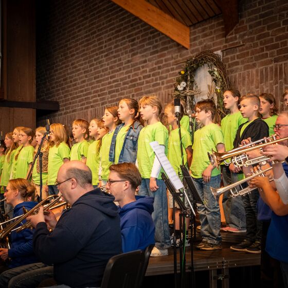 Bläserchor IV und Schulchor