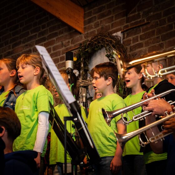 Trompeten und Sänger