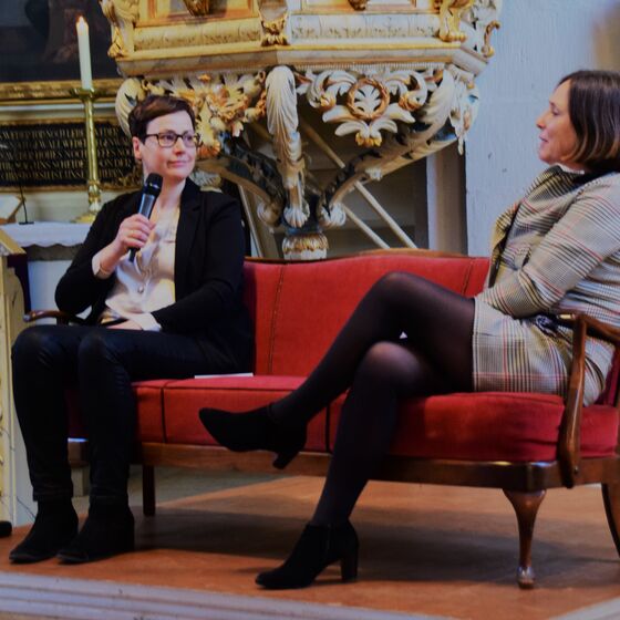Gorka, ten Thoren auf dem Sofa