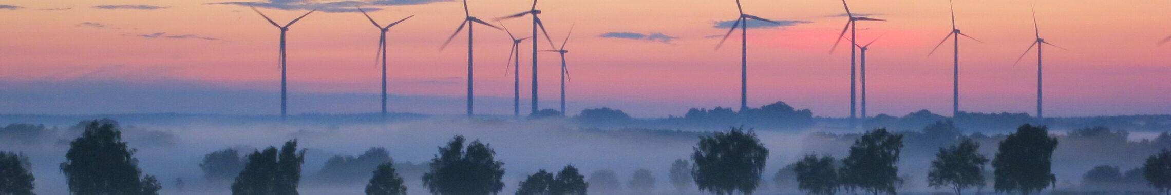 windräeder_nebel