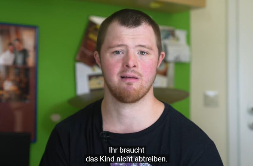 Julian lebt mit Trisomie 21. Eine Basis:Kirchen-Reportage über ihn wurde jetzt mit dem Niedersächsischen Integrationspreis ausgezeichnet. Foto: Screenshot