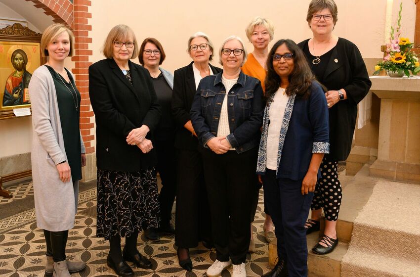 Susanne Paul, Landespastorin für die Arbeit mit Frauen der hannoverschen Landeskirche, mit den Kolleginnen des neuen EFiD-Präsidiums
