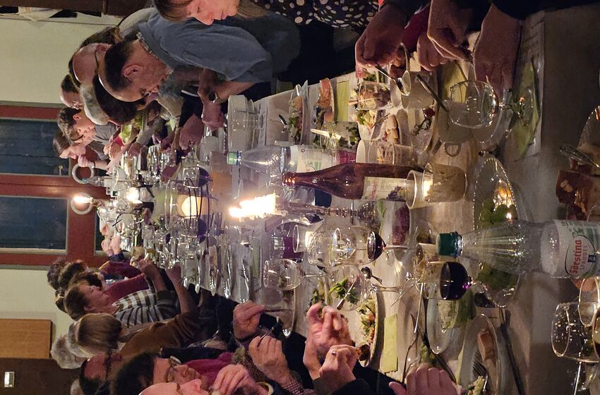 Tischabendmahl (Foto: L. Heinke)