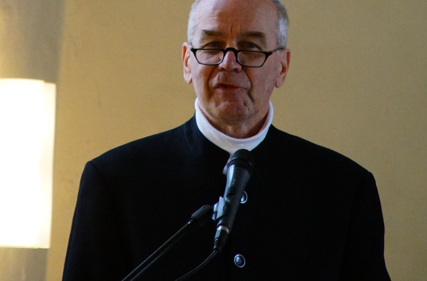 Dr. U. Kusche bei der Predigt (Foto: S. Hampe)