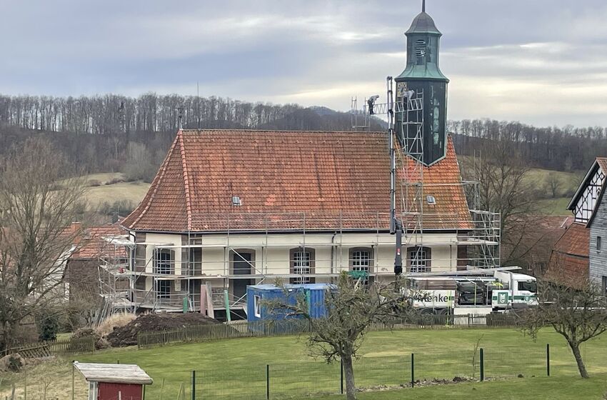 Das Gerüst wird gestellt (Foto: C. Beckermann)
