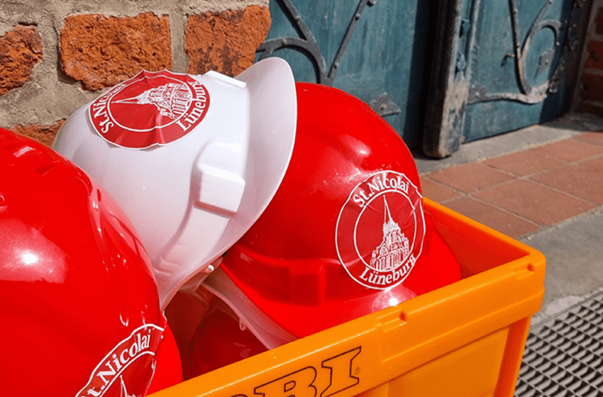 St. Nicolai Bauhelme für die Sicherheit, Foto: Hueske