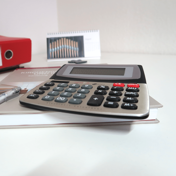 Taschenrechner Kirchenamt Llünebrug Foto: Hueske